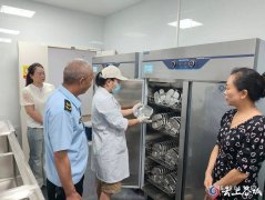 以“不时安心不下”的义务感织密校园食物平安